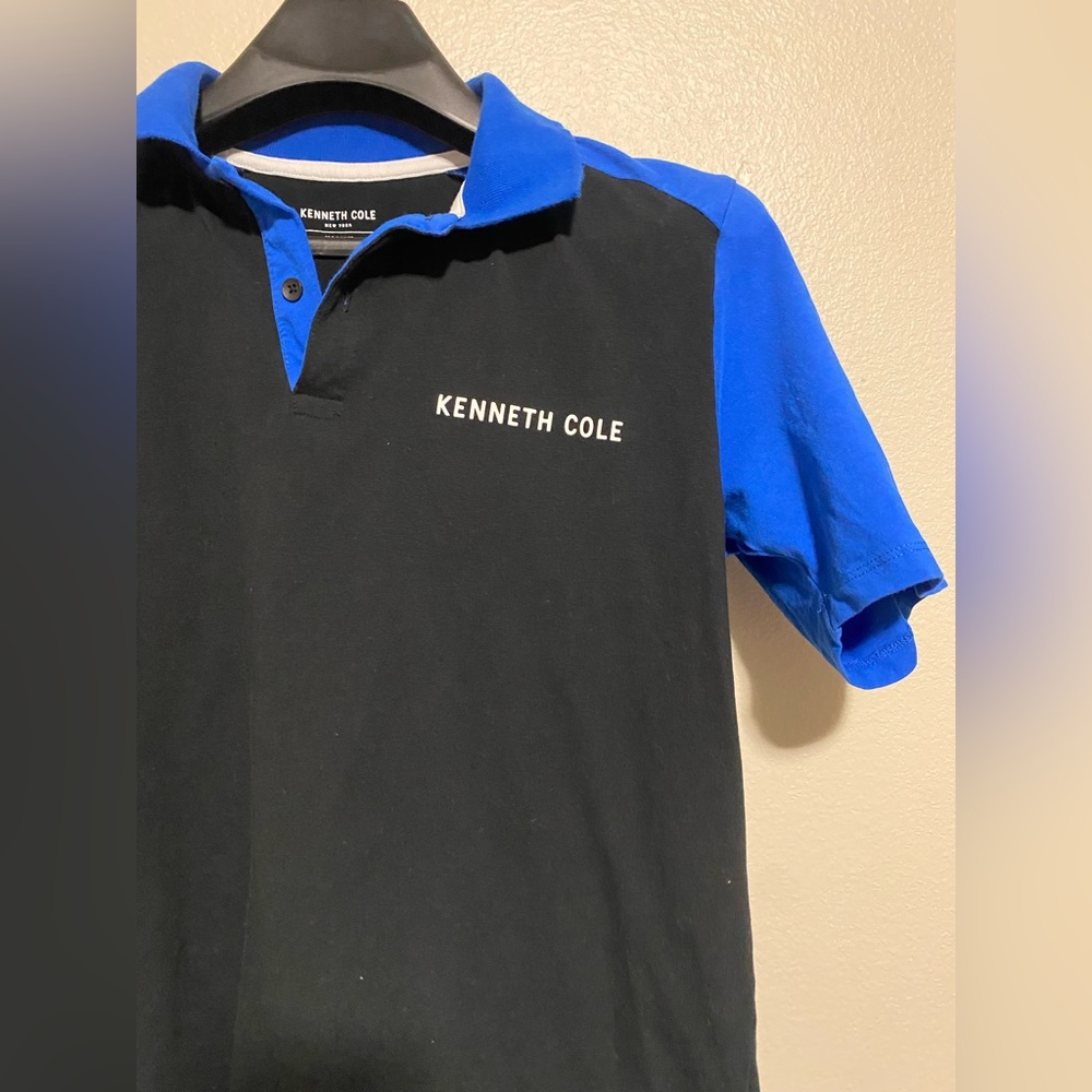 Used Black Kenneth Cole short sleeve blue collar polo- size M
